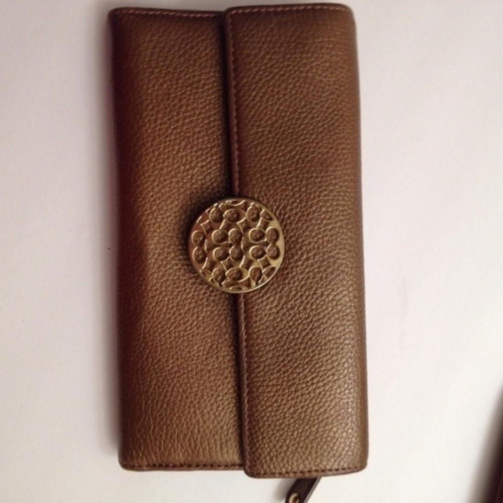 COACH mettalic gold bronze checkbook wallet - Picture 4 of 6
